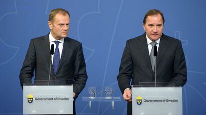 El primer ministro sueco, Stefan L&ouml;fven (derecha), junto al presidente del Consejo Europeo, Donald Tusk, este mi&eacute;rcoles en Estcolmo.