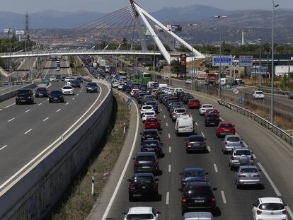 La autovía A-6 a las afuera de Madrid, el pasado marzo.