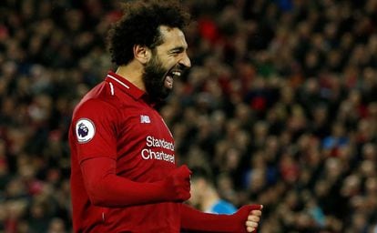Salah celebra un gol en el partido Liverpool-Huddersfield.