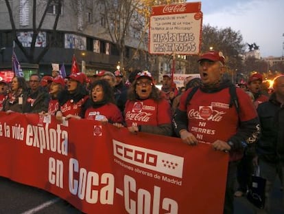 Manifestaci&oacute;n de los trabajadores de Coca-Cola ayer en Madrid.