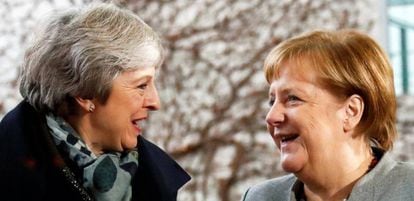 Theresa May  se re&uacute;ne con Angela Merkel