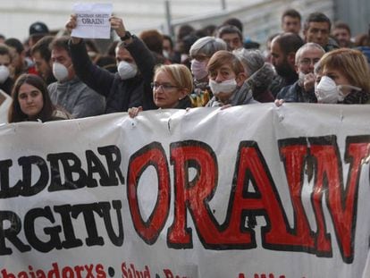 Concentración en Eibar por la situación del vertedero Zaldibar. En vídeo, resumen de la crisis.