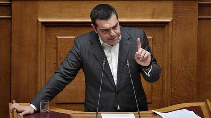 El primer ministro griego, Alexis Tsipras, durante su intervención en el Parlamento este martes.