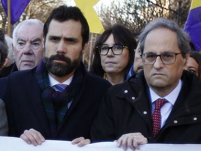 Quim Torra y Roger Torrent, este martes en Madrid. En el vídeo, señal en directo del exterior del Supremo.