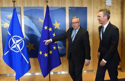 El presidente de la Comisi&oacute;n Europea, Jean-Claud Juncker, junto al secretario general de la OTAN, Jens Stoltenberg, este jueves.