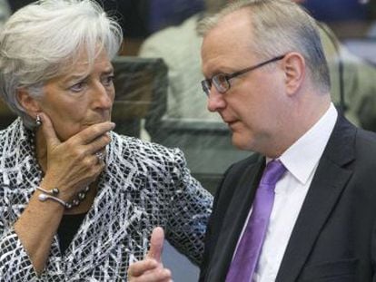 La directora gerente del FMI, Christine Lagarde, y el comisario europeo de Econom&iacute;a, Olli Rehn, en junio. 