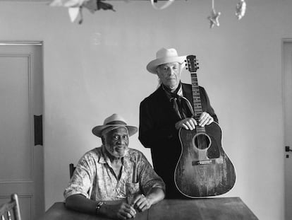 Los músicos Taj Mahal y Ry Cooder lanzan el álbum 'Get on board',un homenaje a la música de Sonny Terry y Brownie McGhee.