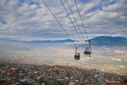 Metrocable hacia el barrio de Santo Domingo, en Medellín.