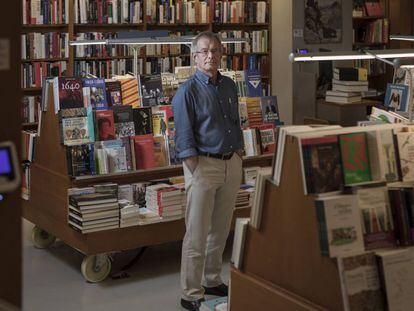 El director de la Laie, Lluís Morral, a la llibreria. 