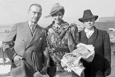 Thomas Mann, con su hija Erika y su mujer, a su llegada a Washington en 1939.