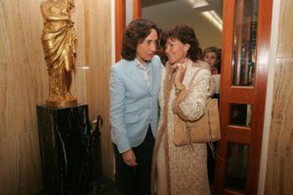 Rosa Agulilar y Carmen Calvo en el Ayuntamiento de Cordoba