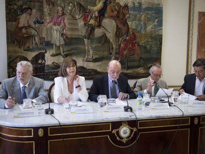 Los exportavoces Eduardo Sotillos y Rosa Conde; el catedr&aacute;tico de Ciencia Pol&iacute;tica Juan Luis Paniagua; y Josep Piqu&eacute; y P&iacute;o Cabanillas.