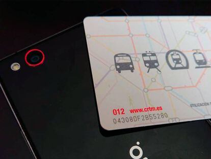 Acerca al móvil tu Tarjeta de Transportes de Madrid para conocer su saldo
