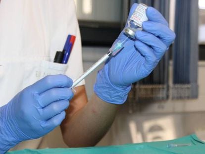 Sanidad administrará una tercera dosis de la vacuna a los mayores de 70 años