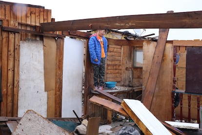 Un niño juega en el municipio de San Bernardo, colonia donde viven más de 50 familias. 