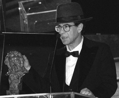 Ricardo Franco agradece a los presentes en la entrega de los Goya en 1998 el galardón como mejor director por su largometraje 'La buena estrella'. En mayo de ese mismo año, falleció.