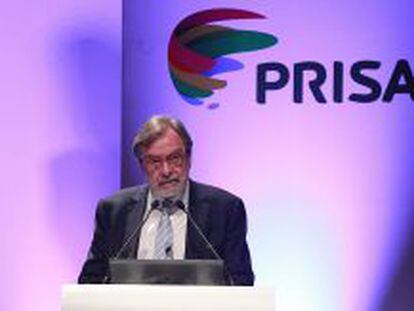 Juan Luis Cebrián, se dirige a los accionistas en la junta del grupo PRISA.