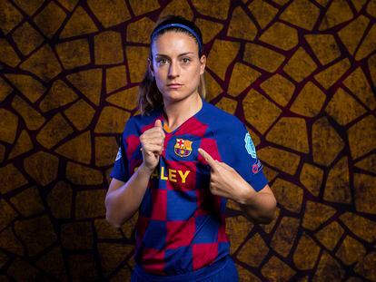 Alexia Putellas posa con la camiseta del Barcelona.