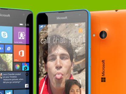 Es el primero Lumia que lleva el nombre de Microsoft en la parte trasera.