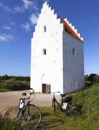 Den Tilsandede Kirke, la iglesia cubierta de arena, en Skagen (Jutlandia, Dinamarca).