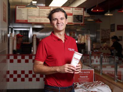 El director general de Five Guys en España, Daniel Agromayor, en el local de la Gran Vía en Madrid, el pasado 2 de noviembre.