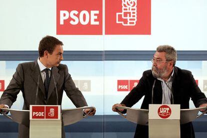 El presidente del Gobierno, José Luis Rodríguez Zapatero, junto con el secretario general de UGT, Cándido Méndez.