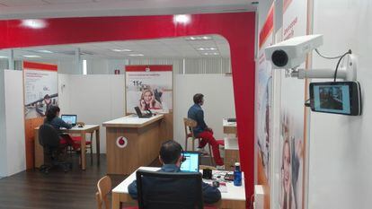 Agentes comerciales de la tienda virtual online de Vodafone España.