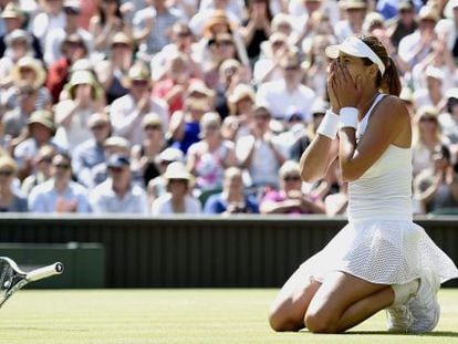 Garbi&ntilde;e Muguruza celebra su victoria ante Radwanska