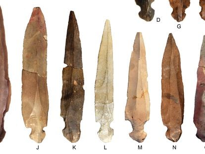 Los cuchillos encontrados en la cueva de Nahal Hemar (Israel) que sirvieron probablemente a desmembrar a los difuntos.