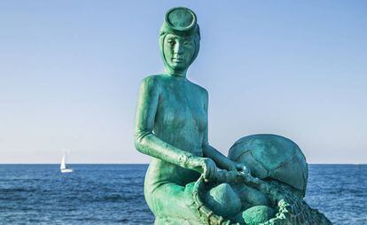 Estatua dedicadas a las haenyeo (mujeres buzo) de la isla coreana de Jeju.