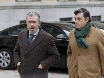 Francisco Granados, a la izquierda, con su abogado, Javier Vasallo.