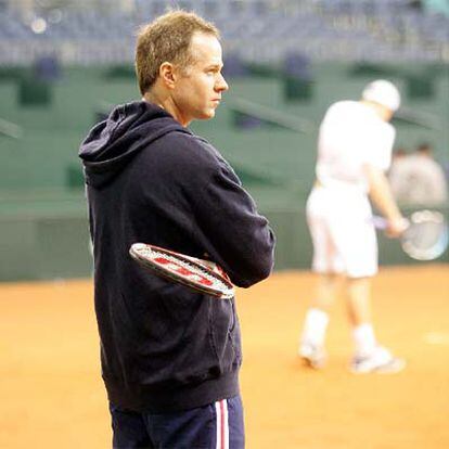 Patrick McEnroe, durante un entrenamiento del equipo norteamericano.