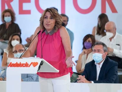 Susana Díaz, con Juan Espadas tras ella, en el comité director extraordinario del PSOE andaluz.