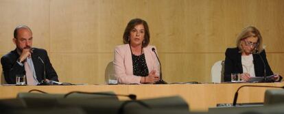 Villanueva, Botella y Dancausa, durante la rueda de prensa.