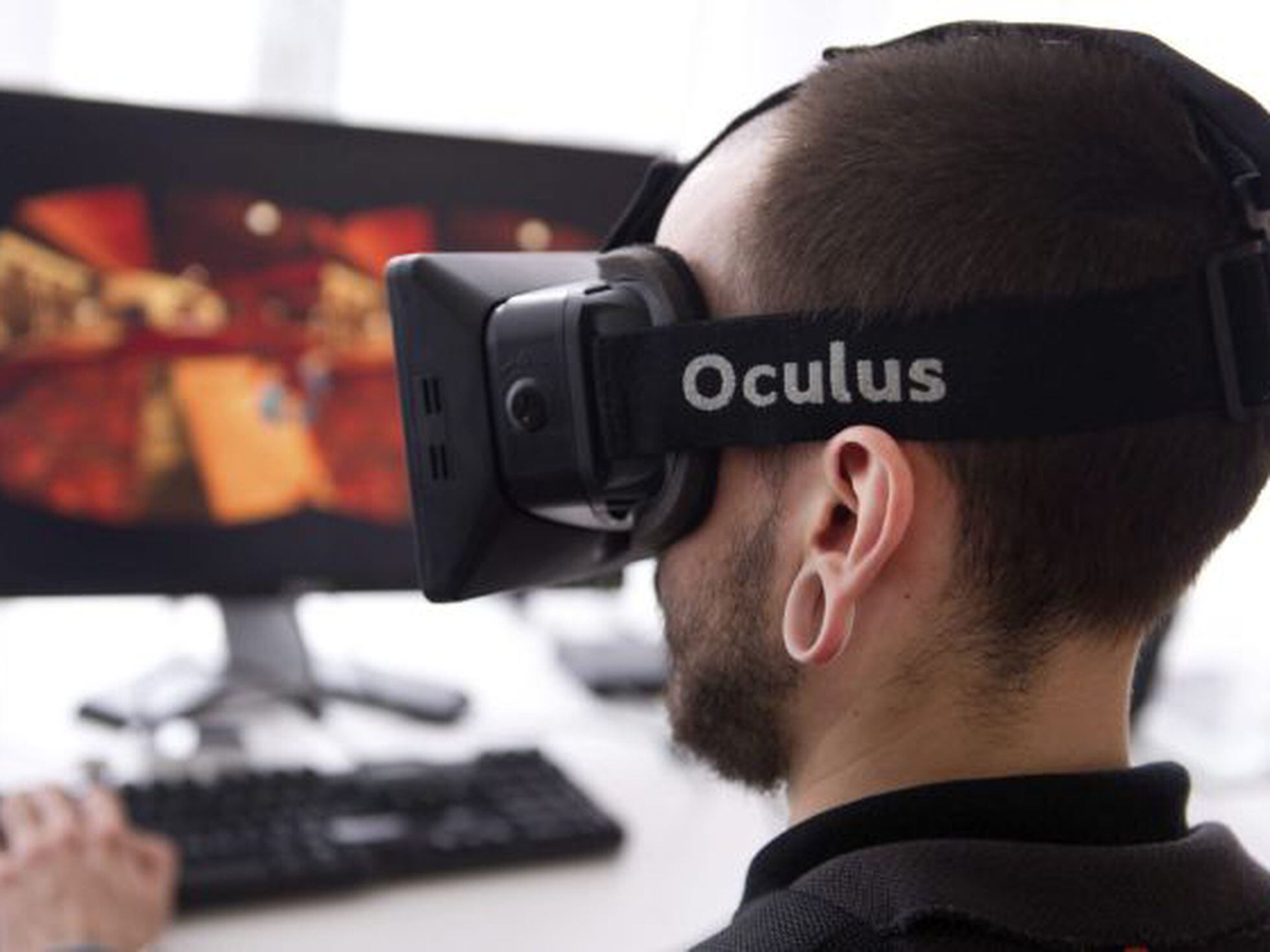 Las gafas de realidad virtual Oculus Rift bajan a 449 euros