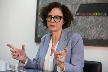Cecilia Todesca habla durante la entrevista.