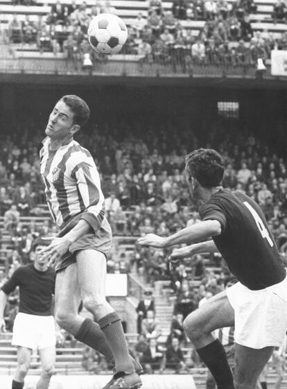 Pastor cabecea uno de sus dos goles al Torino.