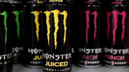 Latas de la bebida energética Monster Energy Drink