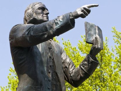 Estatua de John Wesley, el fundador del Metodismo, en Epworth, North Lincolnshire (Reino Unido).