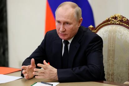 Vladímir Putin durante una videoconferencia el martes 6 de diciembre de 2022, en Moscú.