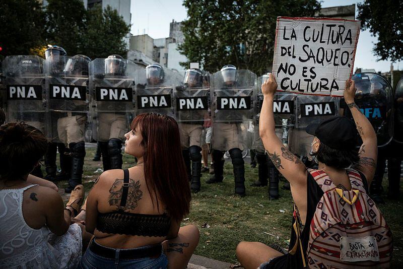 La cultura argentina se pone en guardia ante las amenazas de Milei