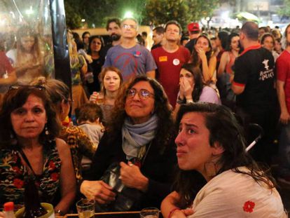 Seguidores de Fernando Haddad y el Partido de los Trabajadores reaccionan a la noticia de la derrota en las urnas. En vídeo, Bolsonaro: el Trump brasileño.