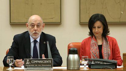 Jos&eacute; Manuel Maza, fiscal general del Estado, con Margarita Robles en el Congreso, en noviembre.