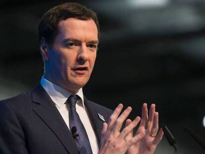 El ministro de Finanzas británico, George Osborne, este lunes en Liverpool. | David Cameron habla sobre los recortes del 'Brexit'.