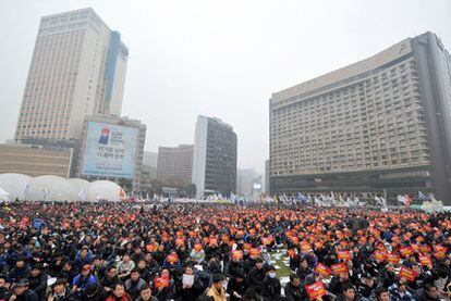 Manifestación en Seúl (Corea del Sur) contra la reunión del G-20 que comienza el próximo jueves.