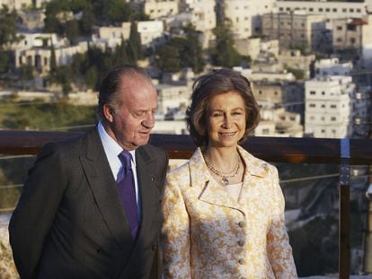 El rey Juan Carlos I y la reina Sofía, durante su visita a Amán (Jordania), el 25 de abril de 2006.