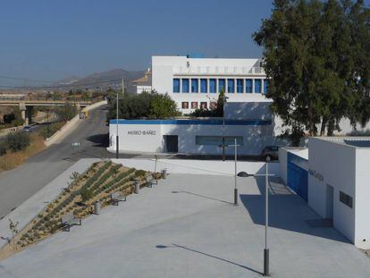 Vista del Museo Ibáñez y, a la derecha, el Centro Pérez Siquier de fotografía en Olula del Río (Almería).