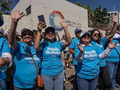 Simpatizantes de Nayib Bukele en San Salvador, este domingo.