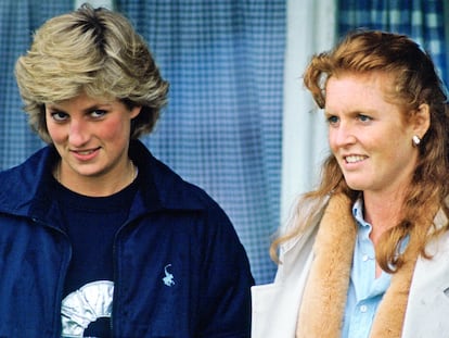 Diana de Gales y Sarah Ferguson, en un partido de polo en Windsor en mayo de 1987.