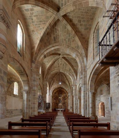 Interior de la iglesia de Santa María de Valdediós (Villaviciosa).